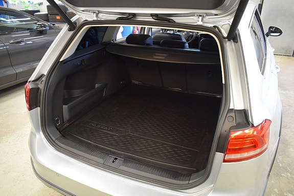 Volkswagen Passat Alltrack 18 of 21