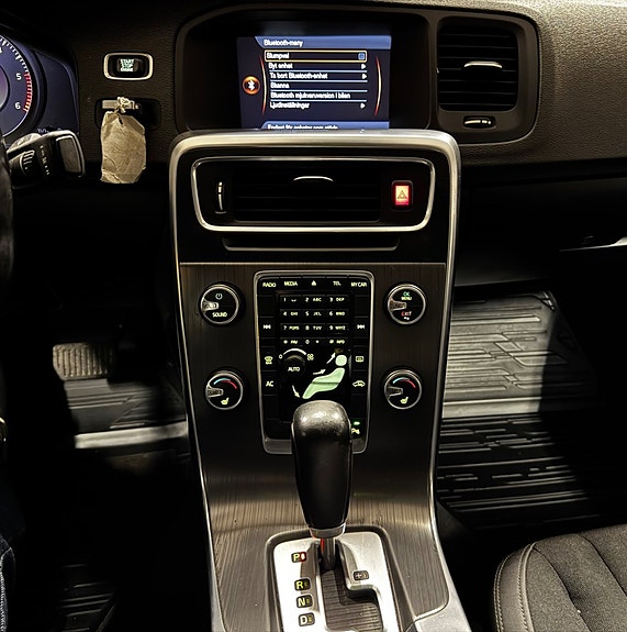 Volvo S60 13 of 19