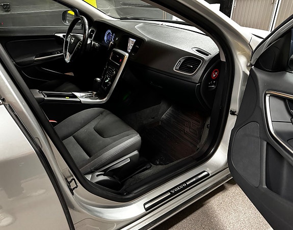 Volvo S60 8 of 19