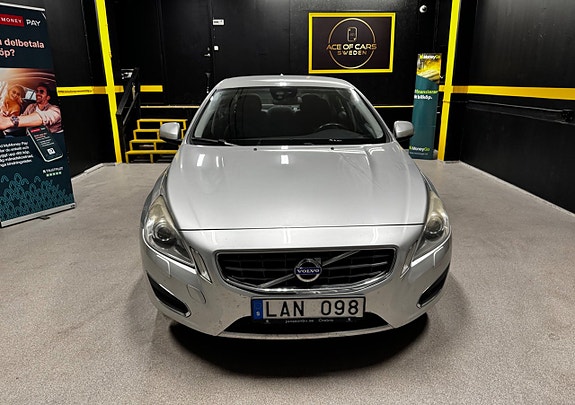 Volvo S60 2 of 19