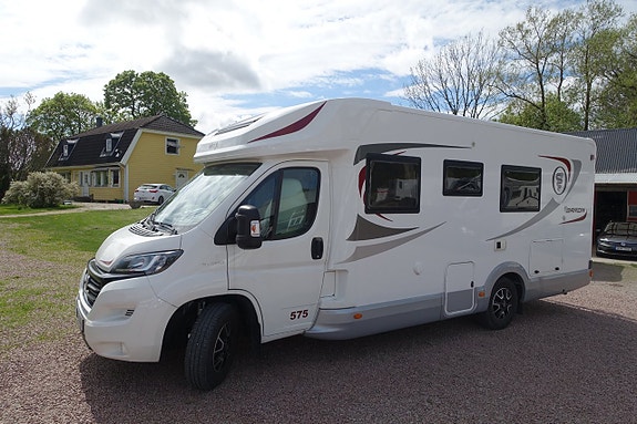 Elnagh Baron 575 Låga långbäddar/Taksäng
