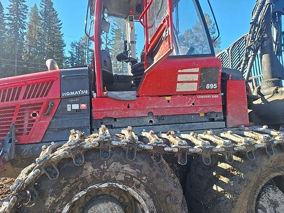 Komatsu 895