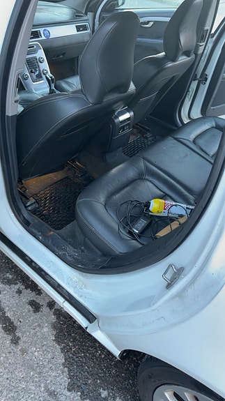 Volvo V70 3 of 3