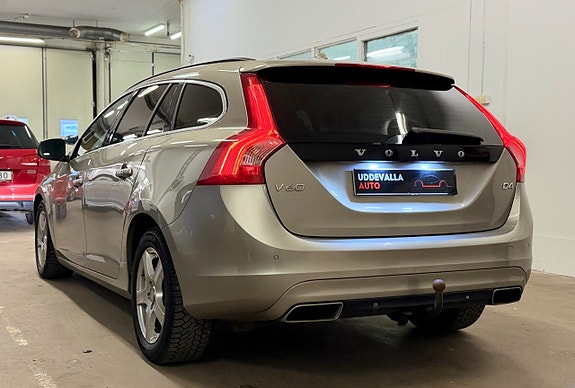 Volvo V60 4 of 5