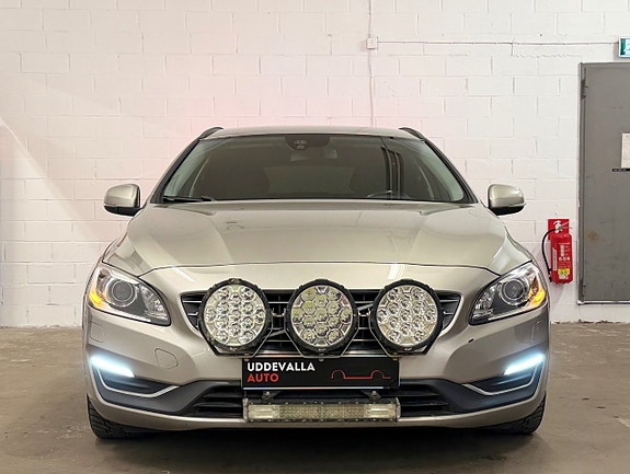 Volvo V60 2 of 5