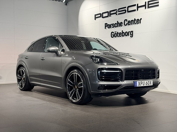 Porsche Cayenne 2 of 5