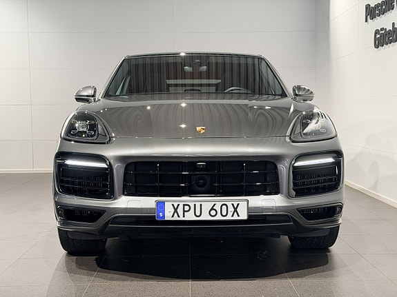 Porsche Cayenne 3 of 5