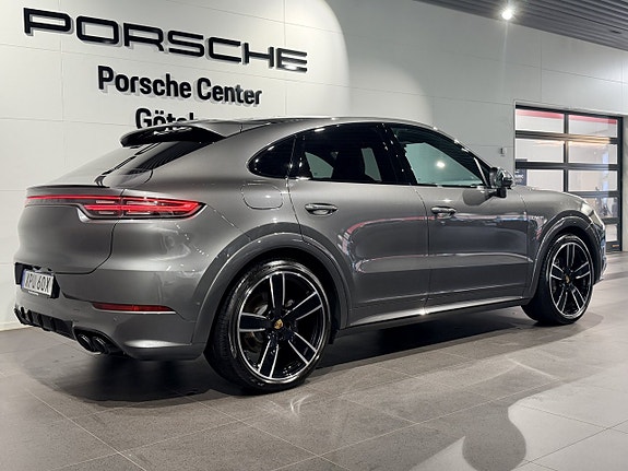 Porsche Cayenne 4 of 5