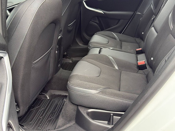 Volvo V40 8 of 14