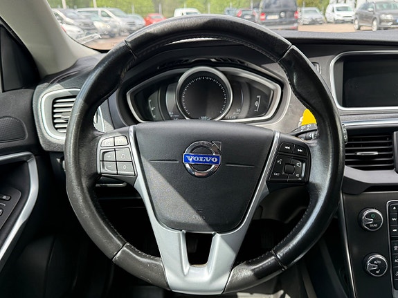 Volvo V40 11 of 15
