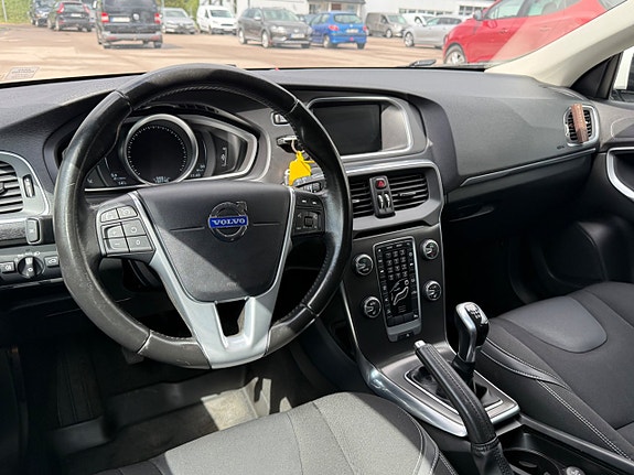 Volvo V40 9 of 15