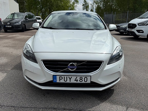 Volvo V40 2 of 5