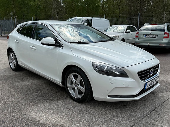 Volvo V40 3 of 5