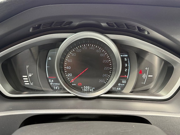 Volvo V40 12 of 15