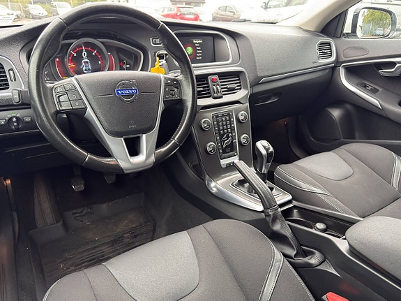 Volvo V40 9 of 14