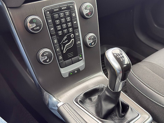 Volvo V40 12 of 14