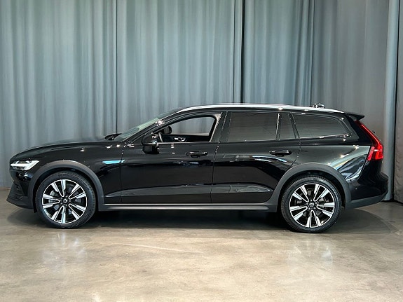 Volvo V60 Cross Country 3 of 5
