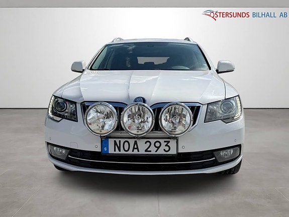 Skoda Superb 2 of 5