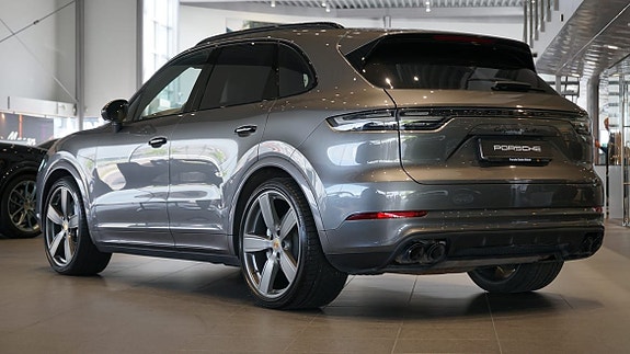 Porsche Cayenne Turbo 2 of 5