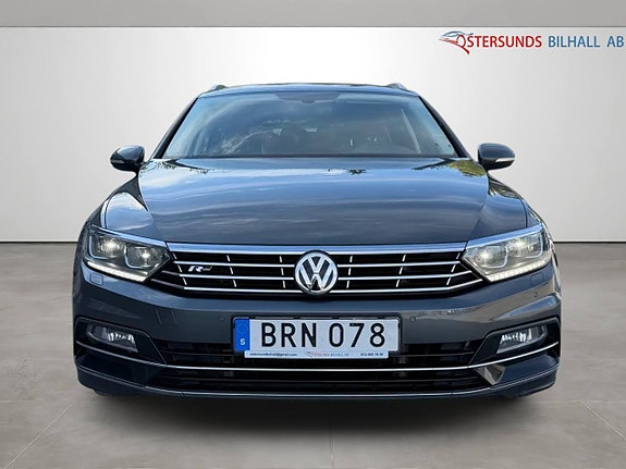 Volkswagen Passat 2 of 5