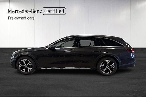 Mercedes-Benz E220 d 2 of 5