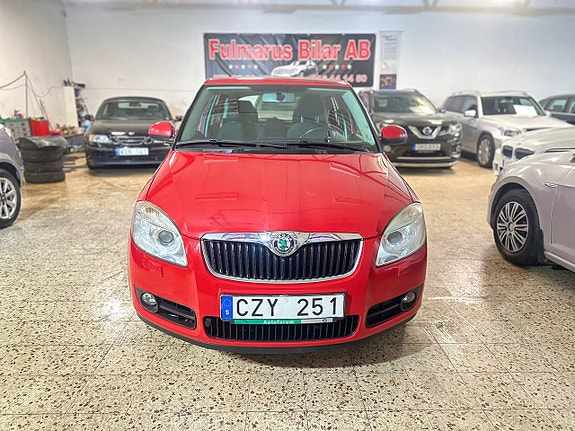 Skoda Fabia 2 of 13