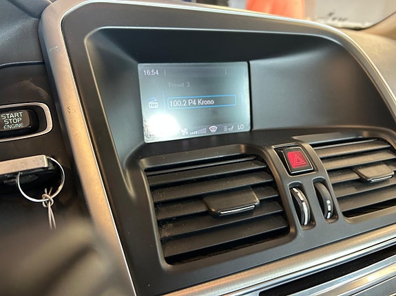 Volvo XC60 11 of 24
