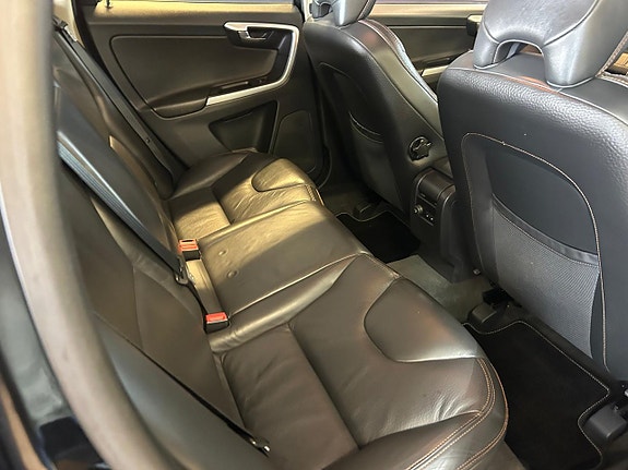 Volvo XC60 17 of 24