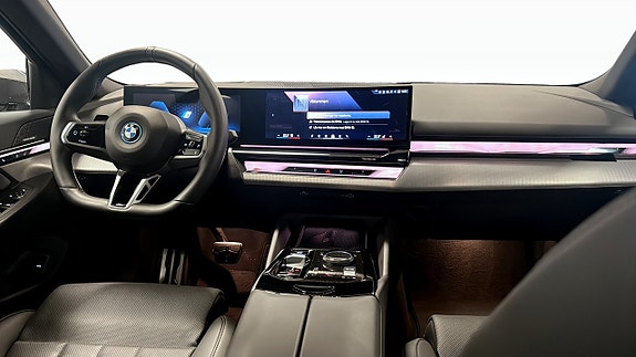 BMW i5 4 of 5