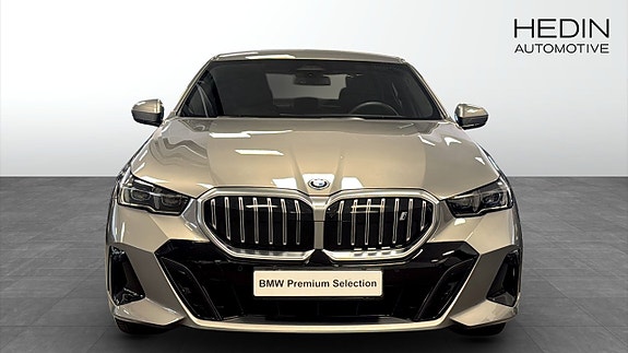 BMW i5 8 of 9