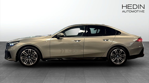 BMW i5 6 of 9