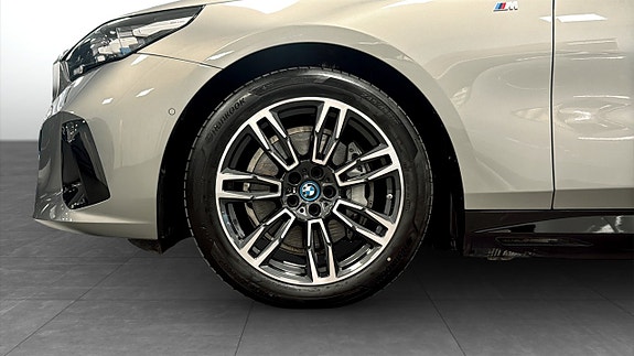 BMW i5 9 of 9