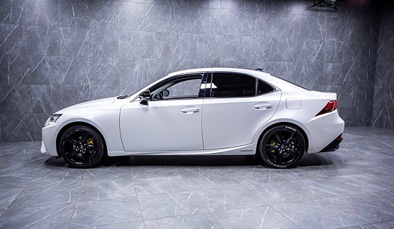 Lexus IS300h 4 of 6