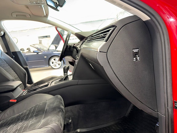 Volkswagen Passat 16 of 21