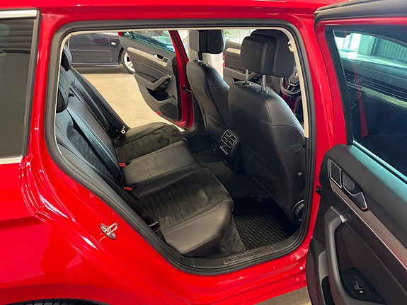 Volkswagen Passat 19 of 21