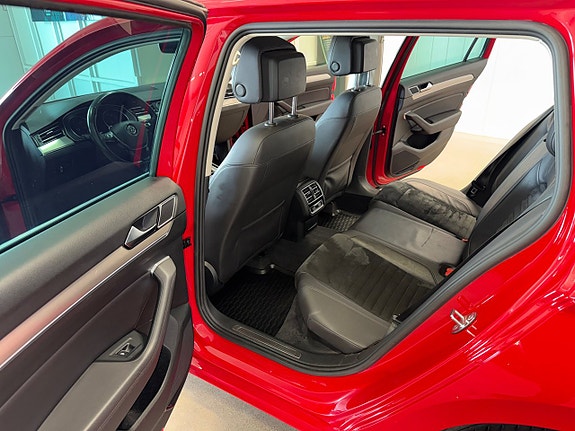 Volkswagen Passat 18 of 21