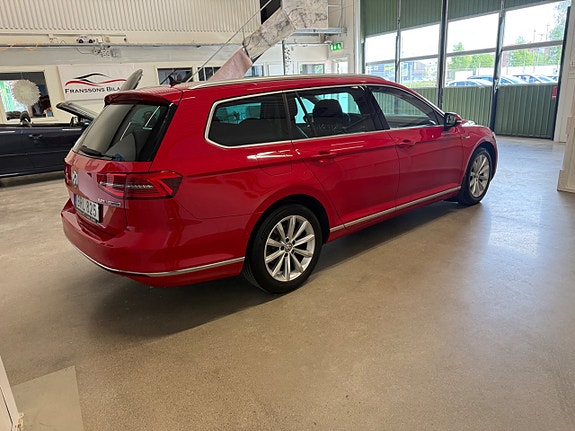 Volkswagen Passat 7 of 21