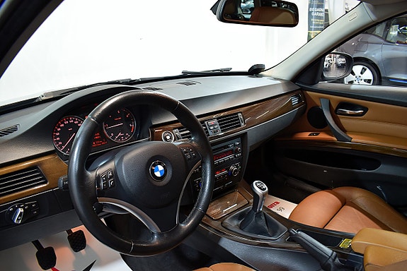 BMW 320d 8 of 18