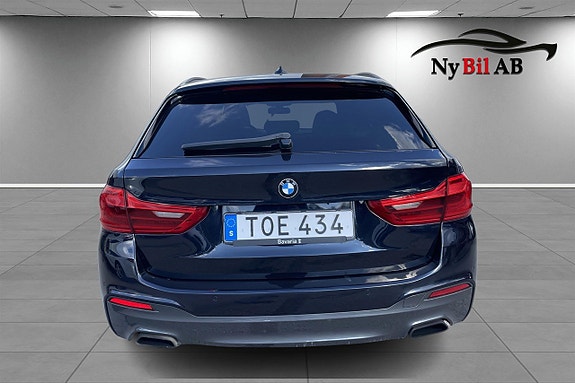 BMW 530d 4 of 5