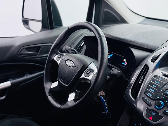 Ford Transit Connect 4 of 5