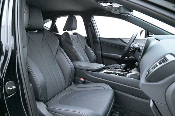 Lexus NX450h+ 14 of 27