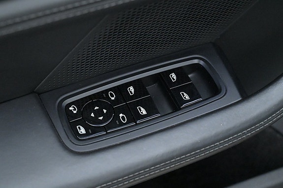 Porsche Taycan Turbo 11 of 27