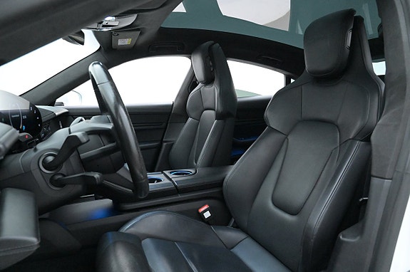 Porsche Taycan Turbo 10 of 27