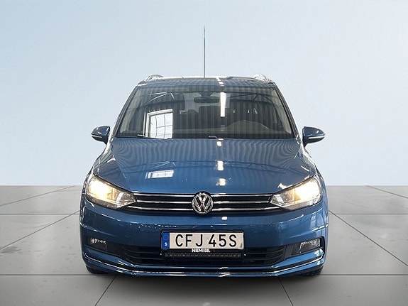 Volkswagen Touran 2 of 5
