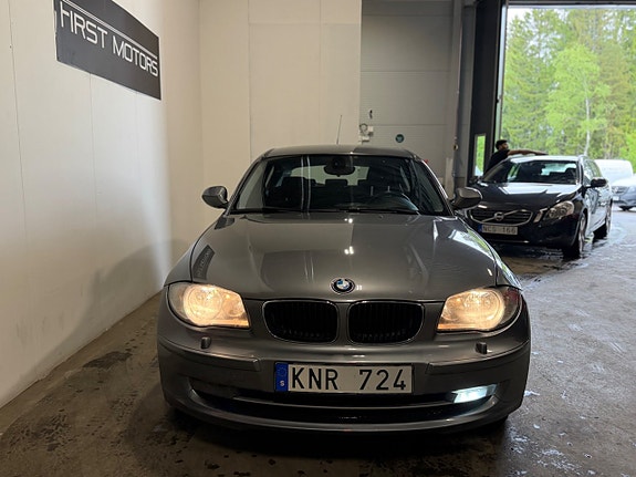BMW 118d 4 of 5