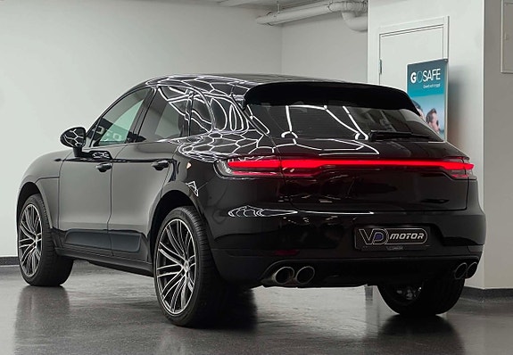 Porsche Macan S 3 of 22