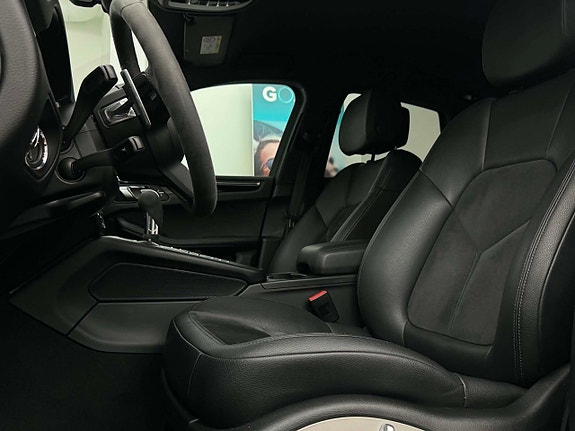 Porsche Macan S 13 of 22