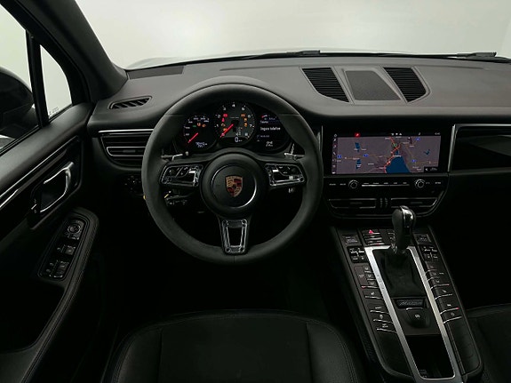 Porsche Macan S 15 of 22