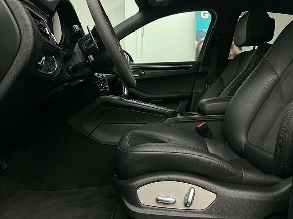 Porsche Macan S 12 of 22