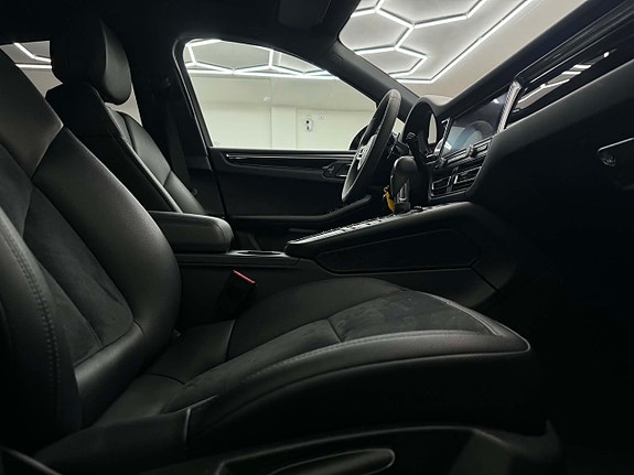 Porsche Macan S 19 of 22